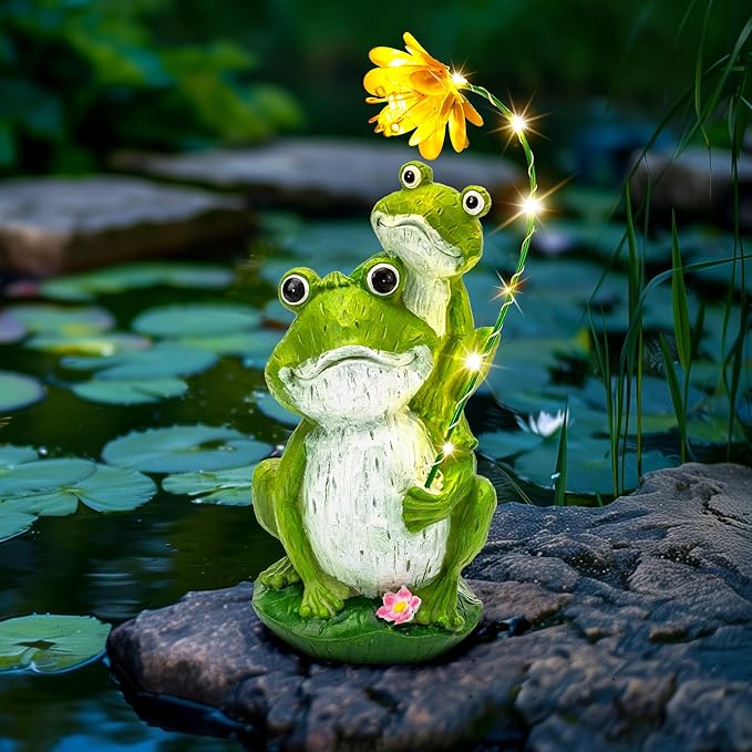 GIGALUMI Solar Garden Statues Loving Frog Garden Decor Figurine Lights for Outside, Yard Decorations Outdoor Patio Decor, Gardening Gifts for Women