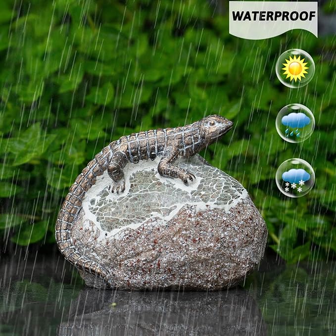 Garden Statue Lizard,Solar Lizard Decor for Outdoor,Resin Lizards Figurine with Solar Light for Patio,Balcony,Yard,Lawn Ornament,Perfect Garden Gift