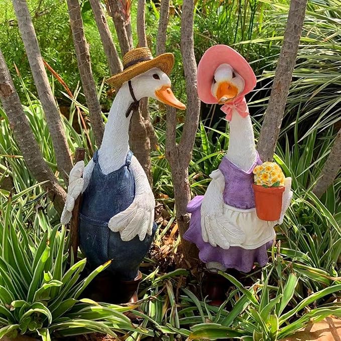 Garden Statues Gardener Couple Duck, Indoor Outdoor Decorations Cute Ducks Art Décor Goose Figurine Ornament for Yard Home Garden Patio and Office (Male)