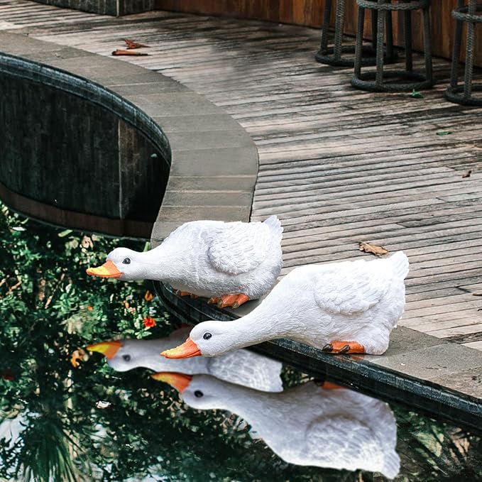 Garden Duck Statues Christmas Pond Decor Resin Goose Sculptures & Statues Funny Animal Outdoor Figurines Yard Art for Patio Pool Lawn, Ideal Gifts for Women Mom